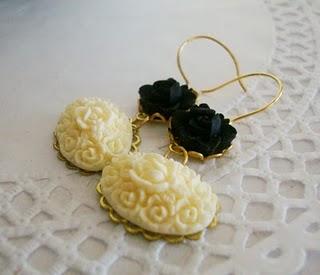 PENDIENTES PARIS CREMA Y NEGRO