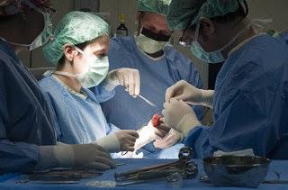 Un gel de plaquetas repone mama perdida por un cáncer sin crear rechazo