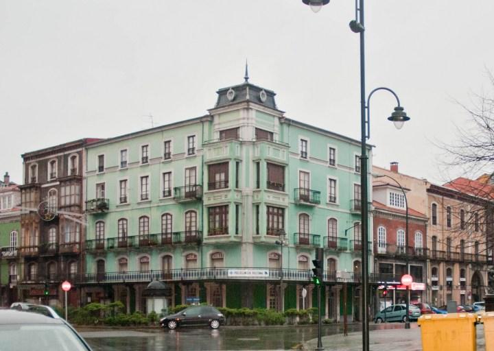 Barrio de Sabugo, del Tayco al café Colón.   Por Max.