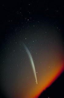 El cometa Ikeya-Seki, fotografiado por Roger Lynds, en Kitt Peak, Arizona, en la mañana del 20 de octubre de 1965