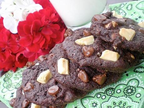 Cookies Duplos de Chocolate Blanco y Negro Cookies Duplos de Chocolate Blanco y Negro