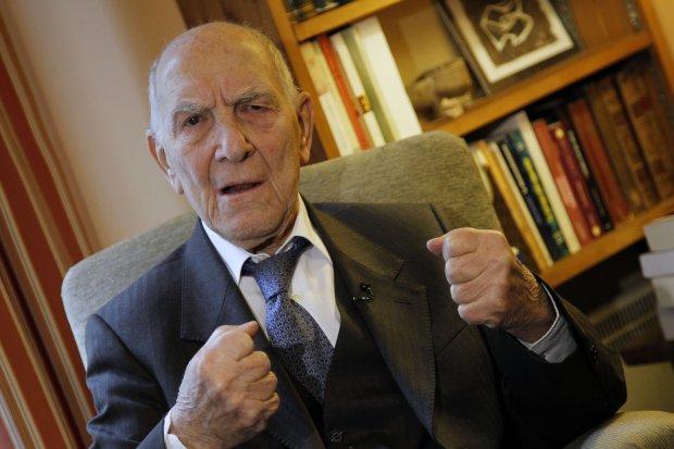 La indignación se lee en español