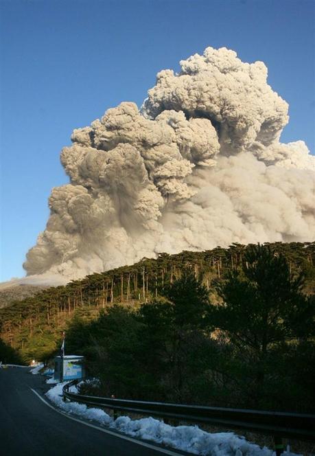 Erupción del volcán Shinmoedake