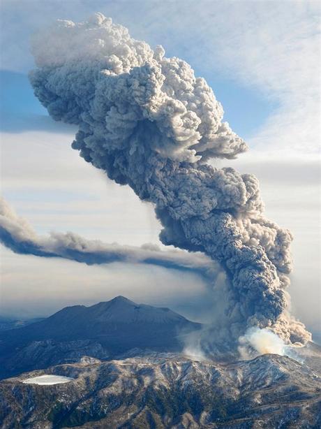 Erupción del volcán Shinmoedake