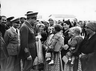 Los británicos vencen la tenaz resistencia italiana en Derna y saquean la localidad - 31/01/1941.