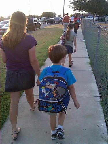 mochila Nuevo dispositivo que calcula el peso adecuado de las mochilas escolares