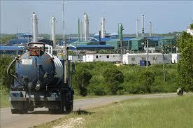 Industria petrolera cubana mantiene producción estable