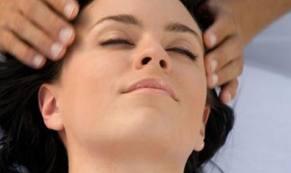 El masaje indio en la cabeza para combatir el estrés