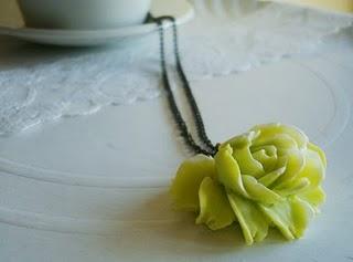 COLLAR ROSA COLOR MELÓN