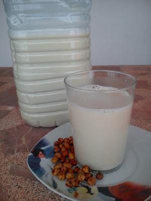 Horchata Valenciana de chufas (Tigernuts milk, Ofio milk ) - Traditional recipe from Valencia (Spain) -