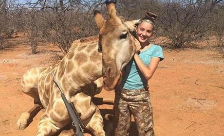 La cazadora de 12 años que indigna a las redes por matar a una jirafa