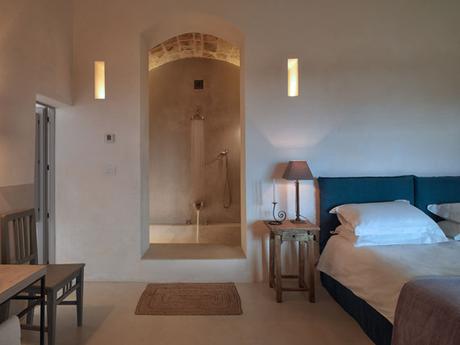 Home tour: una casa de estilo rústico mediterráneo entre olivos