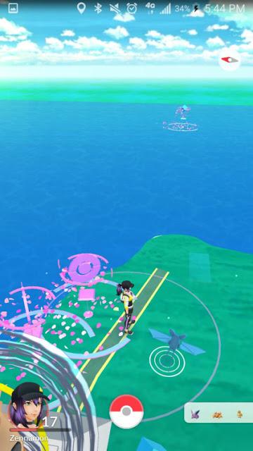 Jugador encuentra y utiliza pokeparada inaccesible en mitad del mar