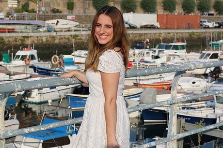 Vestido blanco y detalles de leopardo