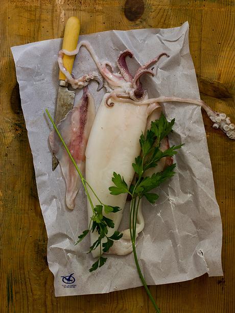 CALAMAR A LA PARRILLA CON SALSA DE OLIVAS