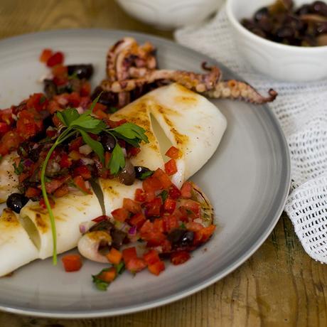 CALAMAR A LA PARRILLA CON SALSA DE OLIVAS