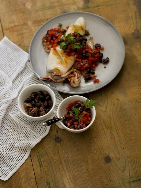 CALAMAR A LA PARRILLA CON SALSA DE OLIVAS