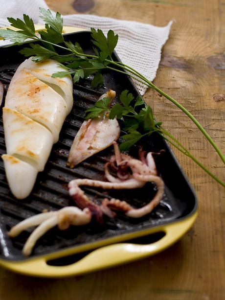 CALAMAR A LA PARRILLA CON SALSA DE OLIVAS