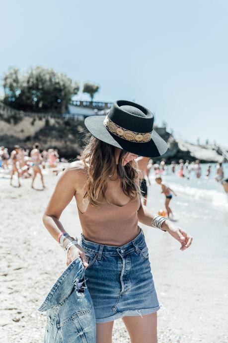 Into The Crowd Biarritz-Big_Festival-Live_in_Levis-Double_Denim-Denim_Skirt-Denim_Jacket-Nude_Top-Lack_Of_Color_Hat-Outfit-Summer-Street_Style-24