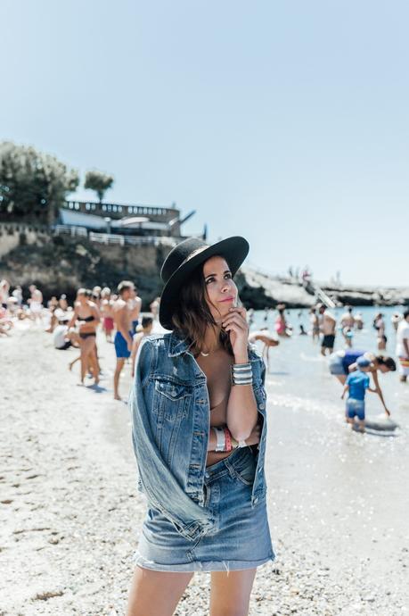 Into The Crowd Biarritz-Big_Festival-Live_in_Levis-Double_Denim-Denim_Skirt-Denim_Jacket-Nude_Top-Lack_Of_Color_Hat-Outfit-Summer-Street_Style-46