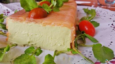 Pastel de salmón y aguacates