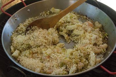 Arroz negro en barbacoa