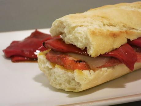 Bocadillo de lomo con pimientos