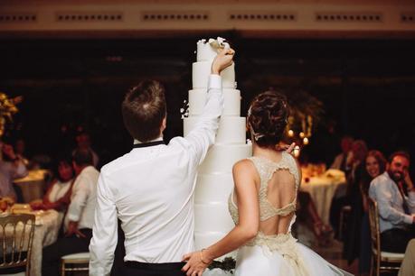 Una boda en el bosque corte pastel boda www.bodasdecuento.com