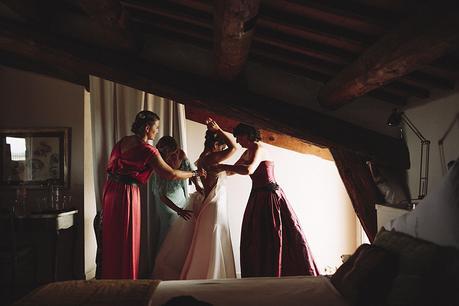 Una boda en el bosque vestido novia jordi dalmau www.bodasdecuento.com