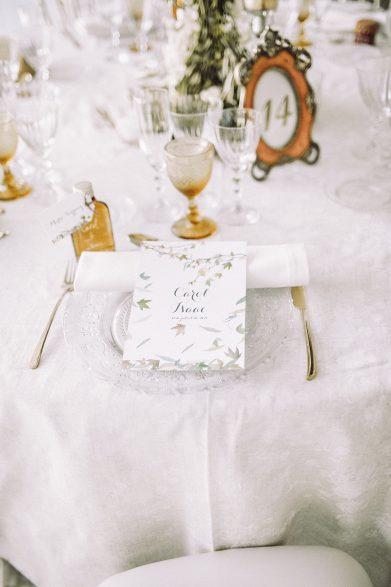 Una boda en el bosque detalles decoración mesa boda www.bodasdecuento.com