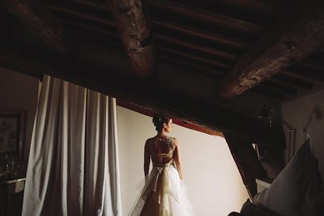 Una boda en el bosque vestido novia jordi dalmau www.bodasdecuento.com