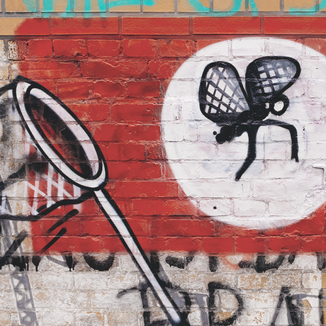 Artistas callejeros transforman las esvásticas de las calles de Berlín en adorables animales