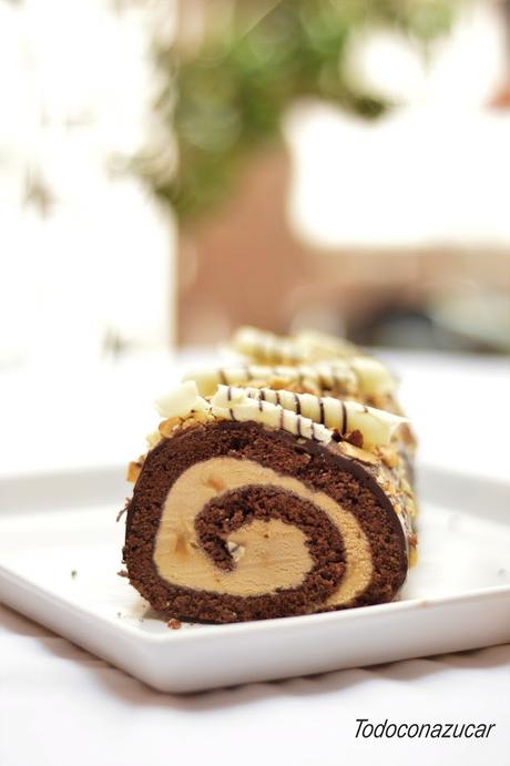 BRAZO HELADO DE CHOCOLATE, DULCE DE LECHE Y ALMENDRAS SALADAS