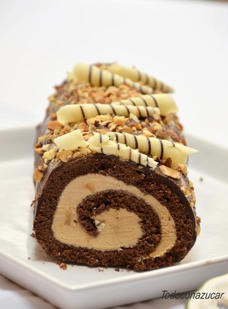 BRAZO HELADO DE CHOCOLATE, DULCE DE LECHE Y ALMENDRAS SALADAS