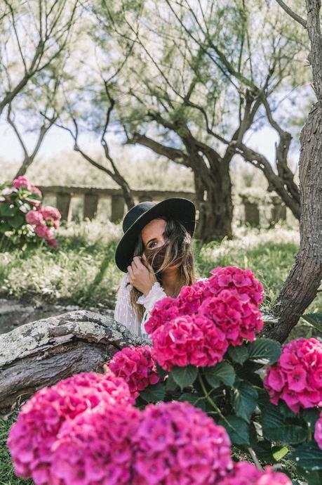 White_Outfit-Denim_Jacket-Lack_Of_Color_Hat-Outfit-Biarritz-Levis-Live_In_Levis-Street_Style-Summer-Boho_Skirt-Collage_Vintage-31