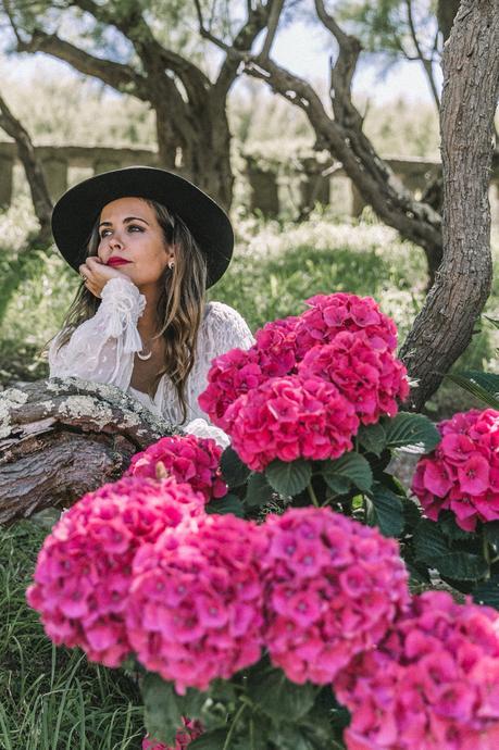 White_Outfit-Denim_Jacket-Lack_Of_Color_Hat-Outfit-Biarritz-Levis-Live_In_Levis-Street_Style-Summer-Boho_Skirt-Collage_Vintage-28