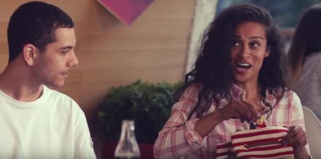 Coca-Cola presenta su nuevo packaging con un spot lleno de magia