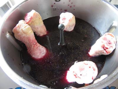 Jamoncitos de pollo al vino tinto