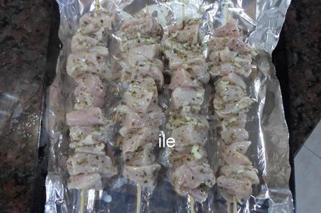 Brochetas de pollo al estilo griego