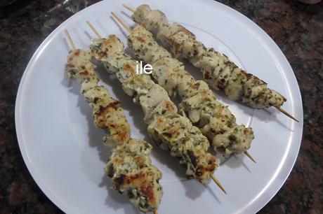 Brochetas de pollo al estilo griego