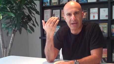 Doce ideas de Robin Sharma para reflexionar