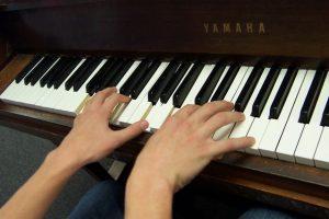 playing-the-piano-1-1513124-639x425
