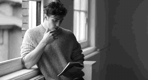 Resultado de imagen para gif de chico leyendo