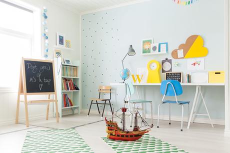 Amarillos, fucsias y azules en una casa nórdica a lo que no le falta inspiración!