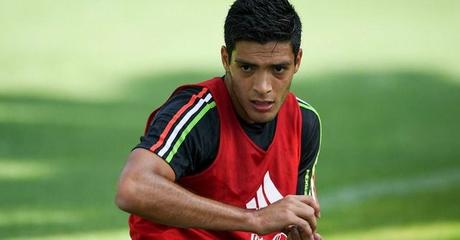 Raúl Jiménez pasa por hospital tras golpe en el pie, fue un susto