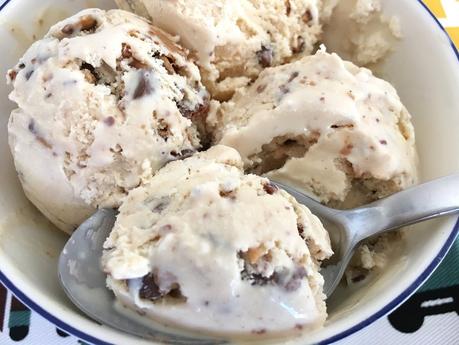 recetas postres delikatissen helado sin huevo helado pocos ingredientes helado fácil helado de daim helado casero vainilla chocolatina helado casero 