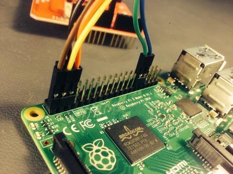 Proyecto en c# para Raspberry pi Cableado de primer plano del carril interior (marrón, amarillo, naranja, verde, azul)