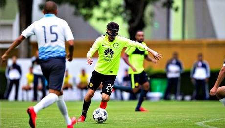 Oribe Peralta juega en partido amistoso con la Fuerza Aérea Mexicana