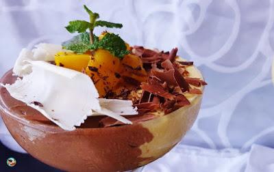 Copa de mango y chocolate