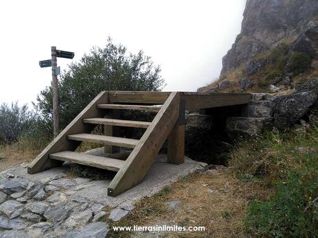 Puente de madera sobre el Río Nevandi